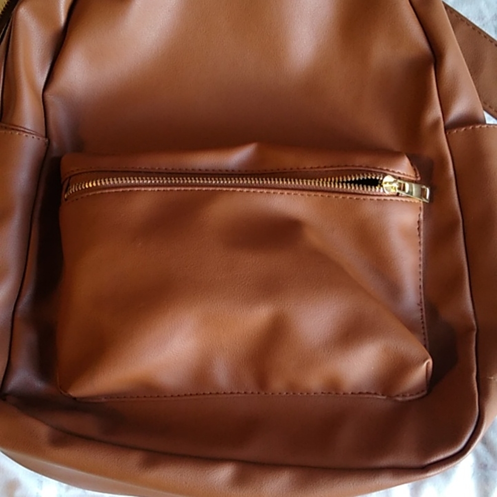 Backpack - Picture 2 of 6